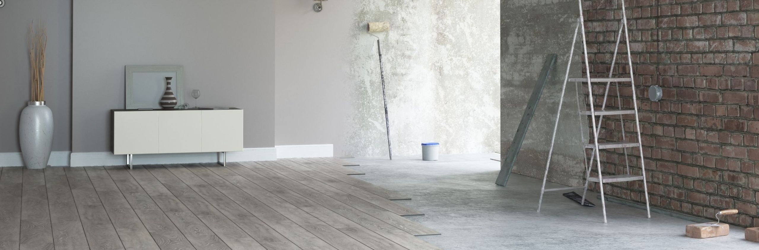 Renovierungsarbeiten in einem modernen Raum mit Leiter und Malerwerkzeugen